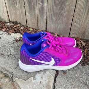 Women’s purple blue Nike tennis shoes size 7